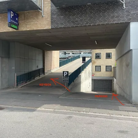 Modern Central Apt With Rooftop, Privat Balcony, & Free Parking, Steps From Aarhus Attractions Exteriör bild