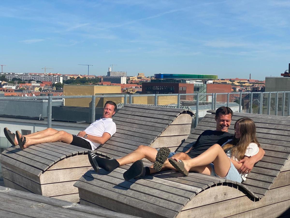 Modern With Rooftop, Privat Balcony, & Free Parking, Steps From Attractions Aparthotel Aarhus
