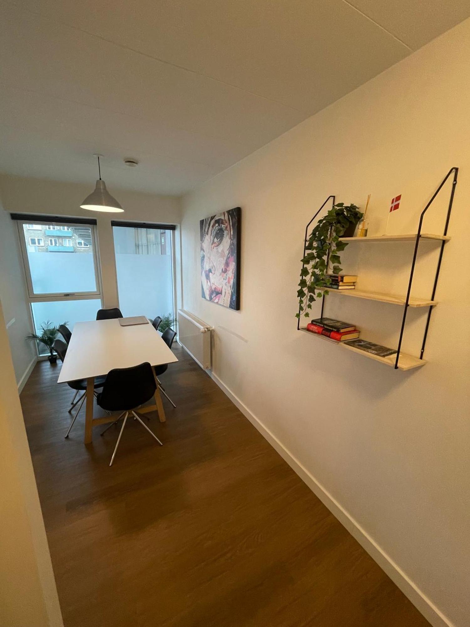 Modern With Rooftop, Privat Balcony, & Free Parking,next To Attractions Appart hôtel