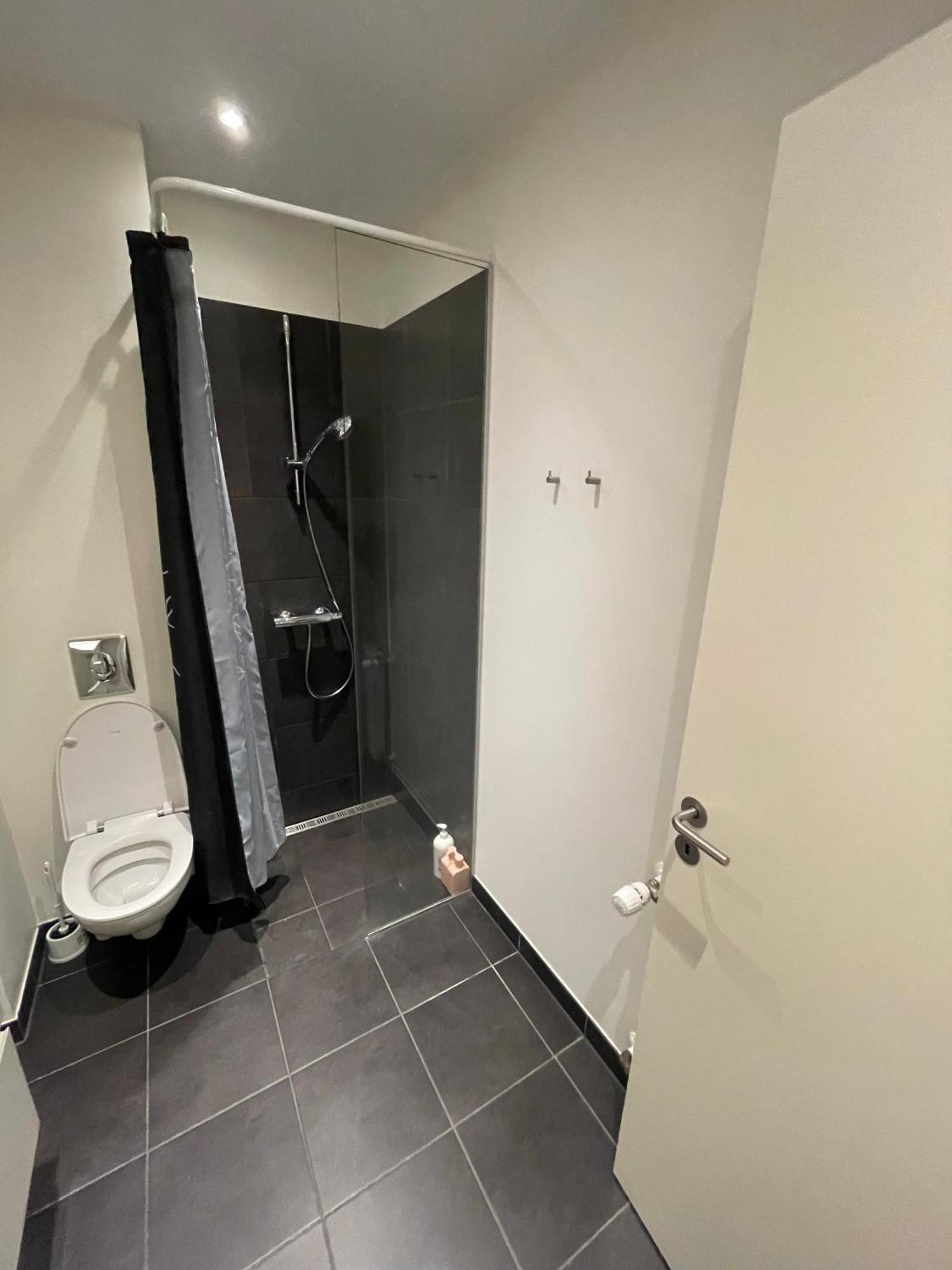 Modern With Rooftop, Privat Balcony, & Free Parking,next To Attractions Appart hôtel Århus